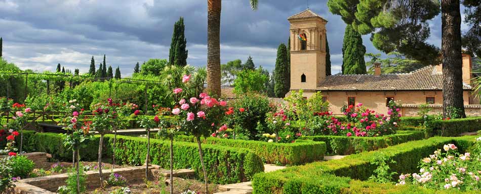 Jardín del Parador de San Francisco, en la Alhambra de Granada Jardín del Parador de San Francisco, en la Alhambra de Granada