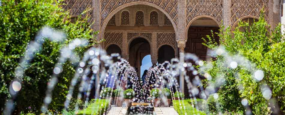 Patio de la Alhambra de Granada Patio de la Alhambra de Granada