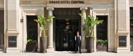 Entrada do Gran Hotel Central, Barcelona © Gran Hotel Central Entrada do Gran Hotel Central, Barcelona © Gran Hotel Central