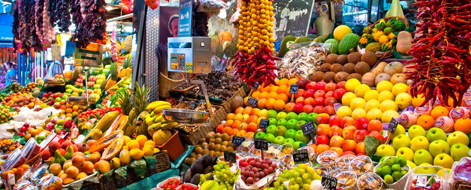 Puesto de frutas y verduras en La Boquería Puesto de frutas y verduras en La Boquería