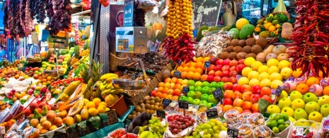 Puesto de frutas y verduras en La Boquería Puesto de frutas y verduras en La Boquería