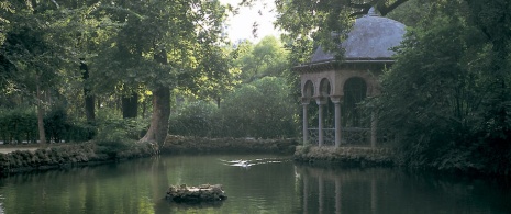 Pavilion in María Luisa Park, Seville Pavilion in María Luisa Park, Seville