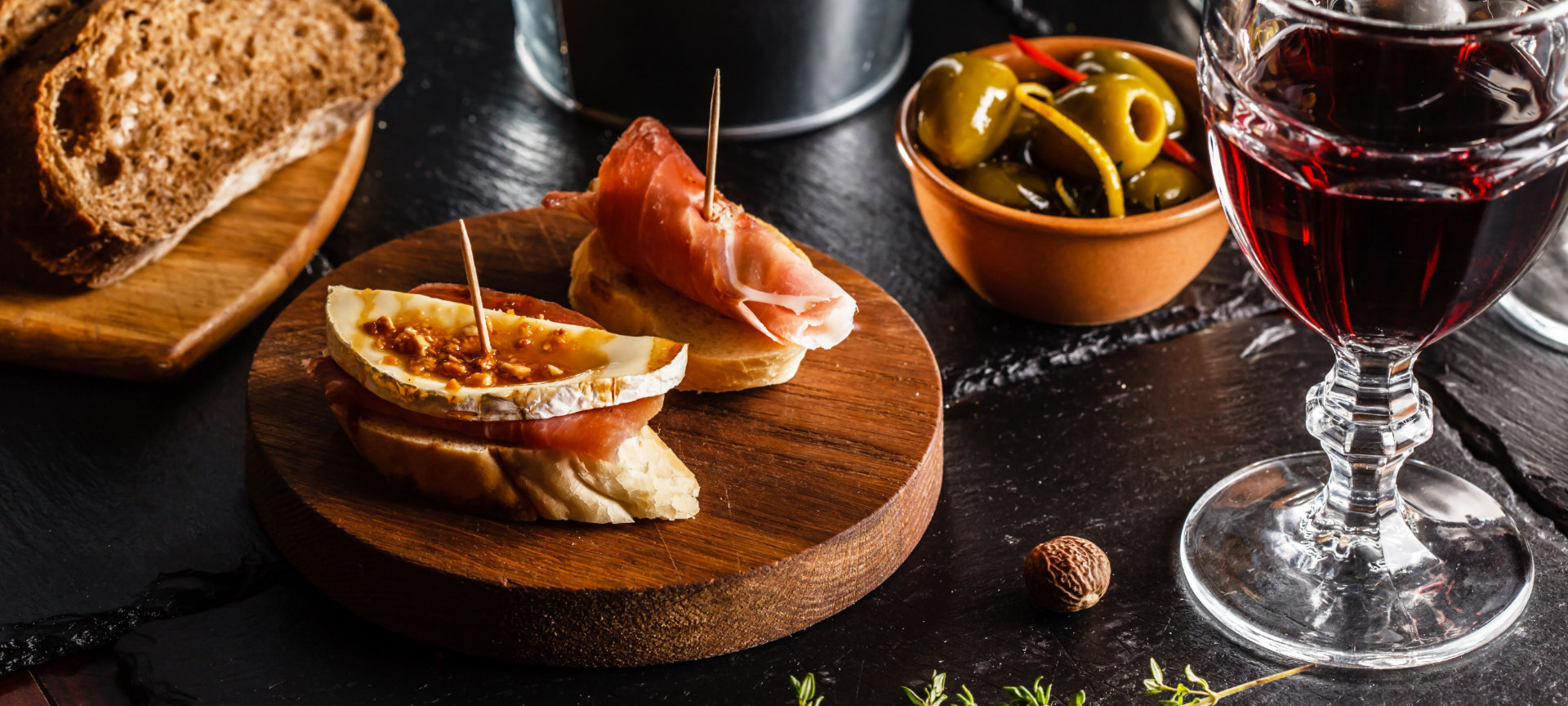 Köstliche Tapas zum Getränk