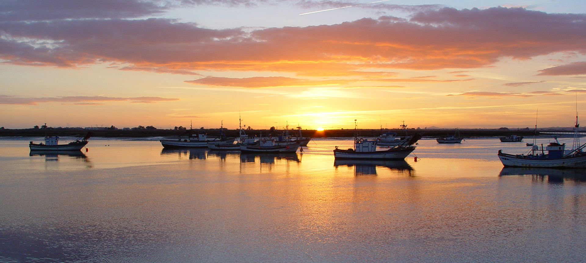 Vista do amanhecer em Isla Cristina, Huelva Vista do amanhecer em Isla Cristina, Huelva