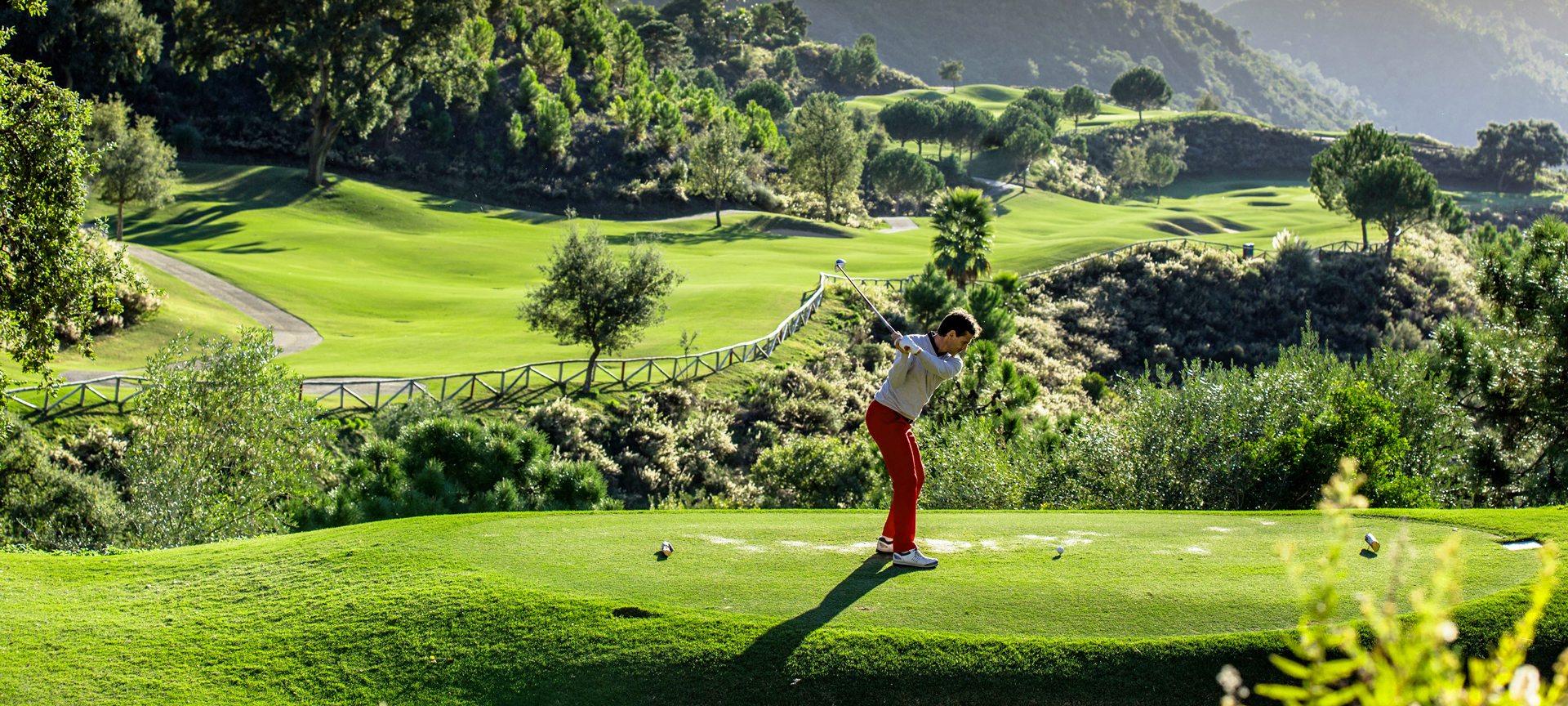 Golfspieler auf dem Golfplatz La Zagaleta in Málaga, Andalusien Golfspieler auf dem Golfplatz La Zagaleta in Málaga, Andalusien