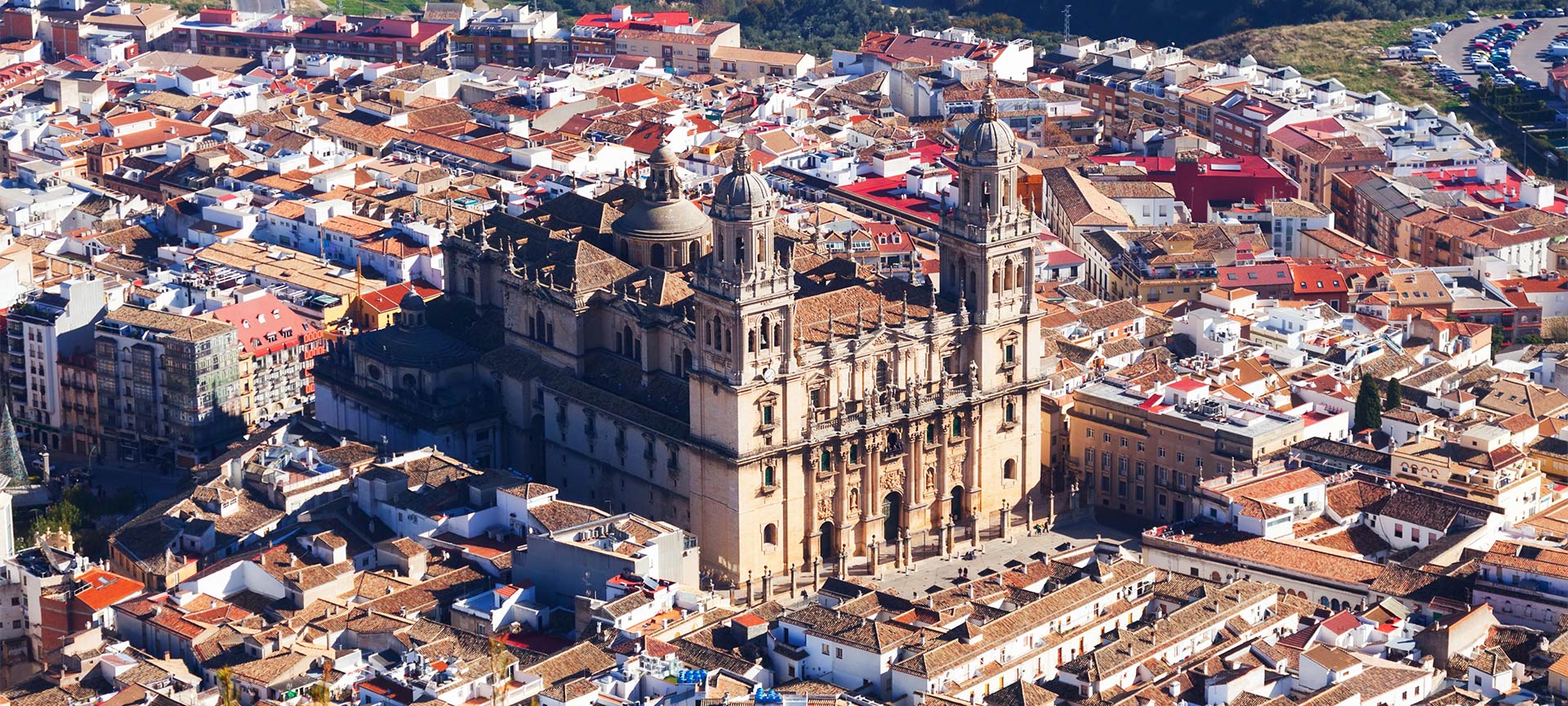 Widok z lotu ptaka na katedrę w Jaén (Andaluzja)