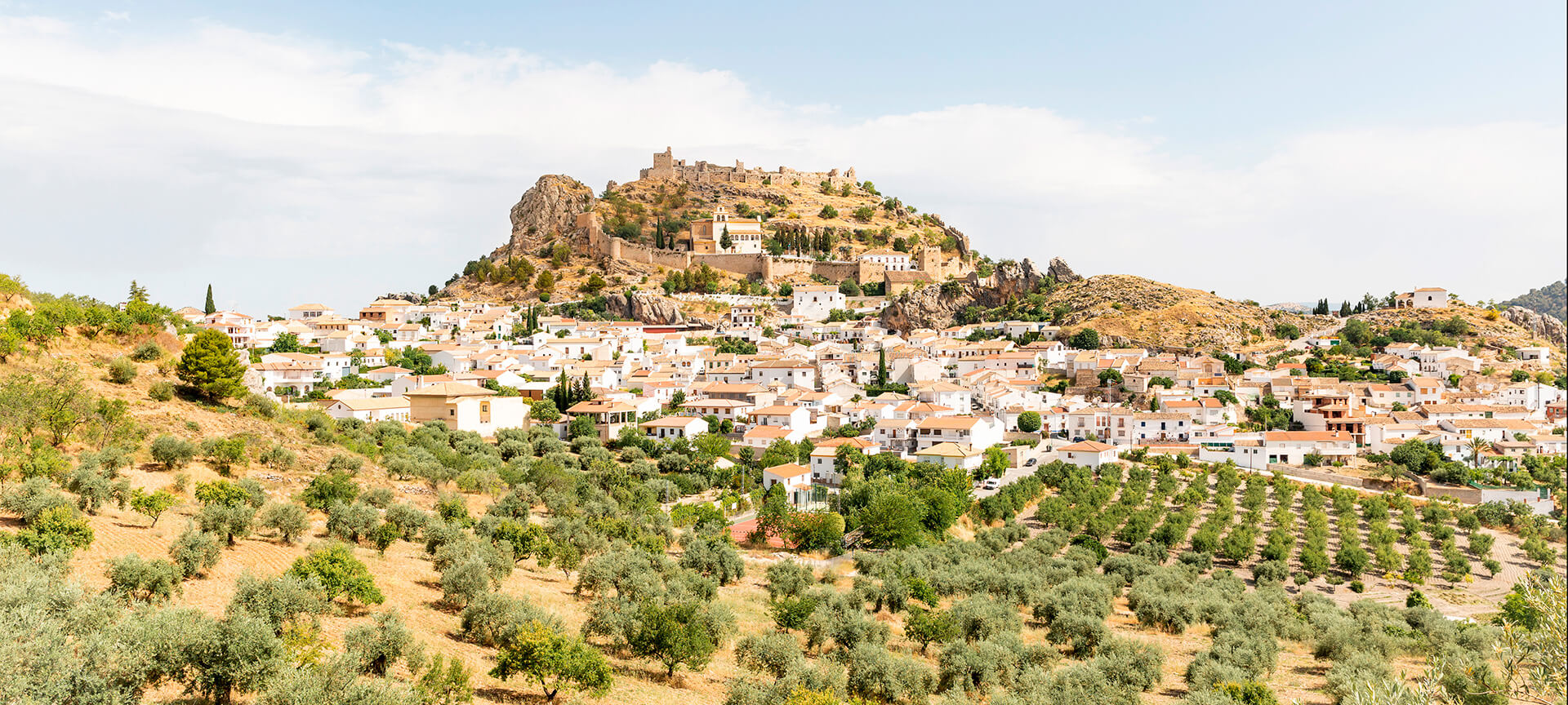 Vista de Moclín, Granada y de su castillo árabe