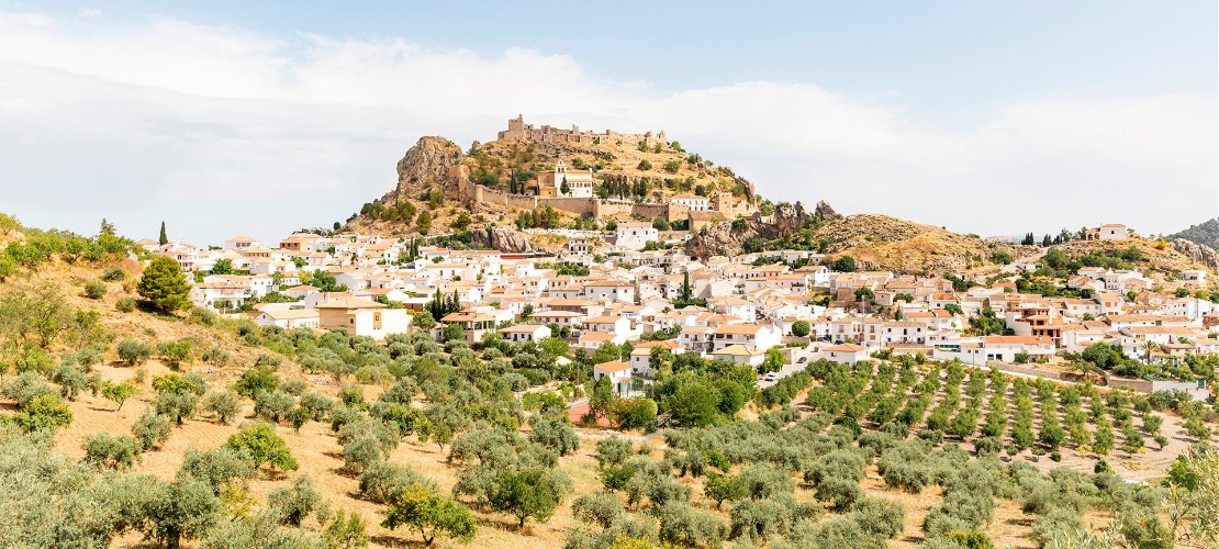 Vista de Moclín, Granada y de su castillo árabe Vista de Moclín, Granada y de su castillo árabe