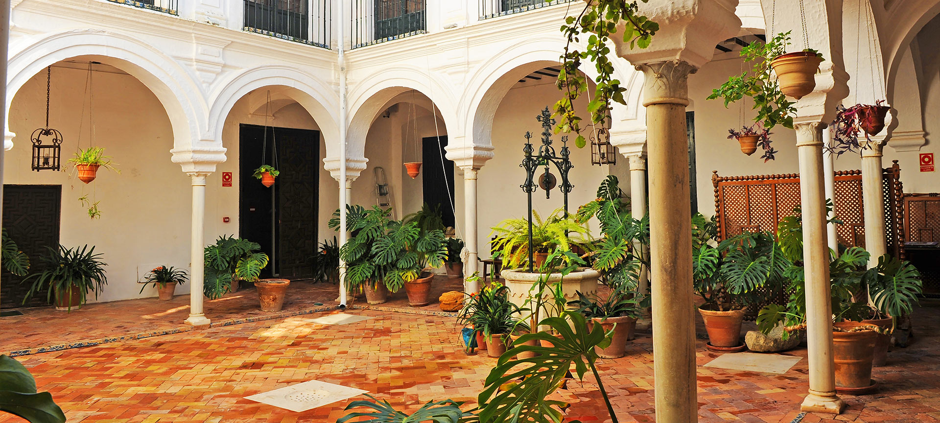Patio del Museo de la Ciudad de Carmona. Sevilla Patio del Museo de la Ciudad de Carmona. Sevilla