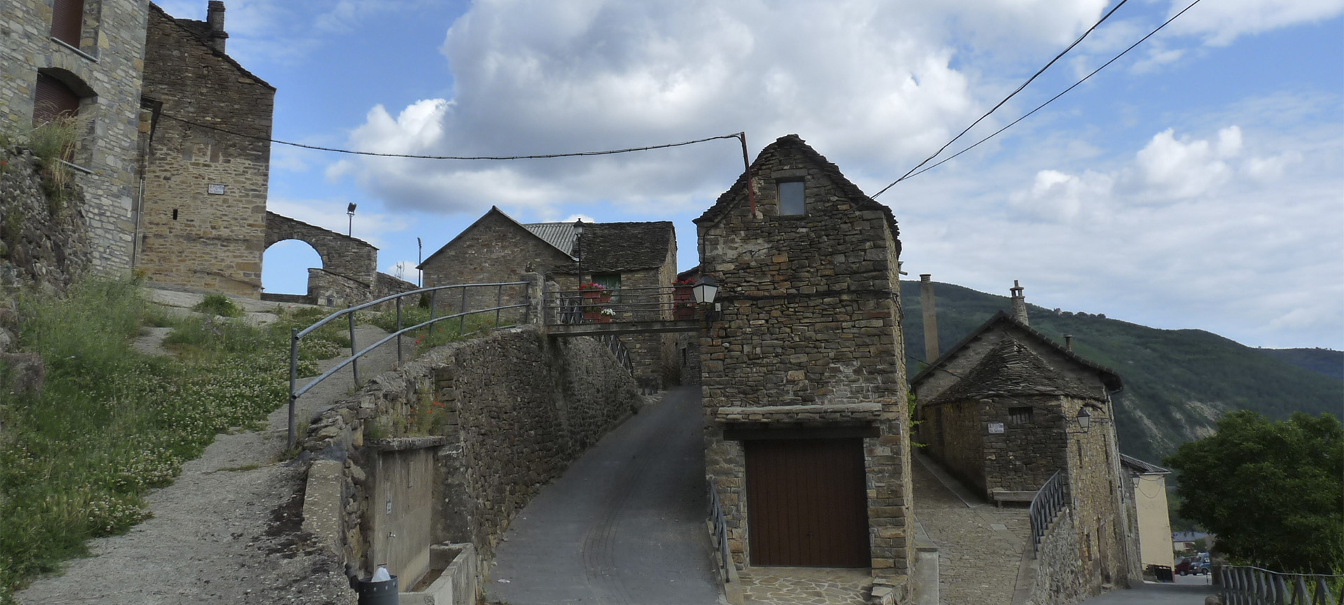 Bairro da igreja de Castiello de Jaca (Huesca, Aragão)