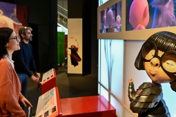サラゴサで開催中の展覧会「ピクサーの科学」の来場者