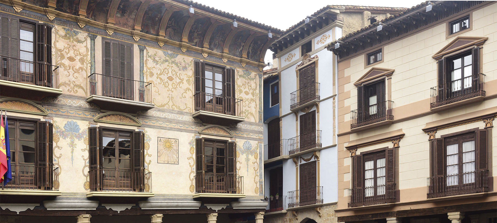 Fachadas decoradas da Praça Mayor de Graus (Huesca, Aragão)