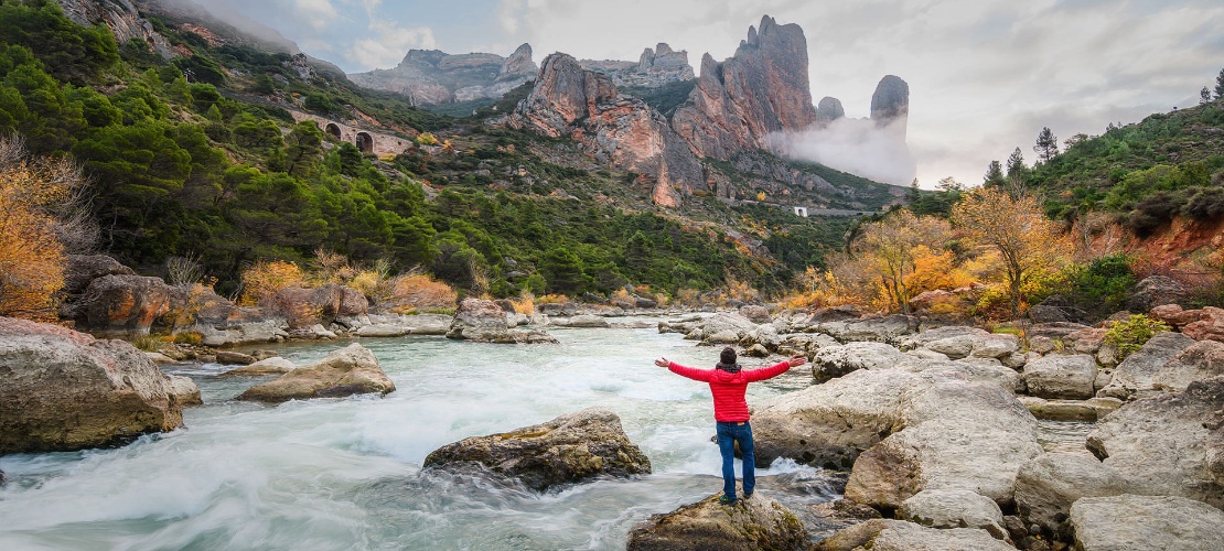 Tourist in den Mallos de Riglos in Huesca Tourist in den Mallos de Riglos in Huesca