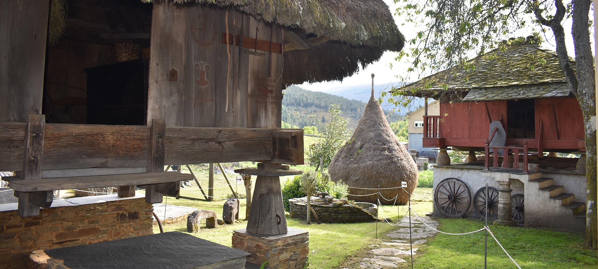 Typowe budowle Asturii w Muzeum Etnograficznym w Grandas de Salime „Pepe el Ferreiro”