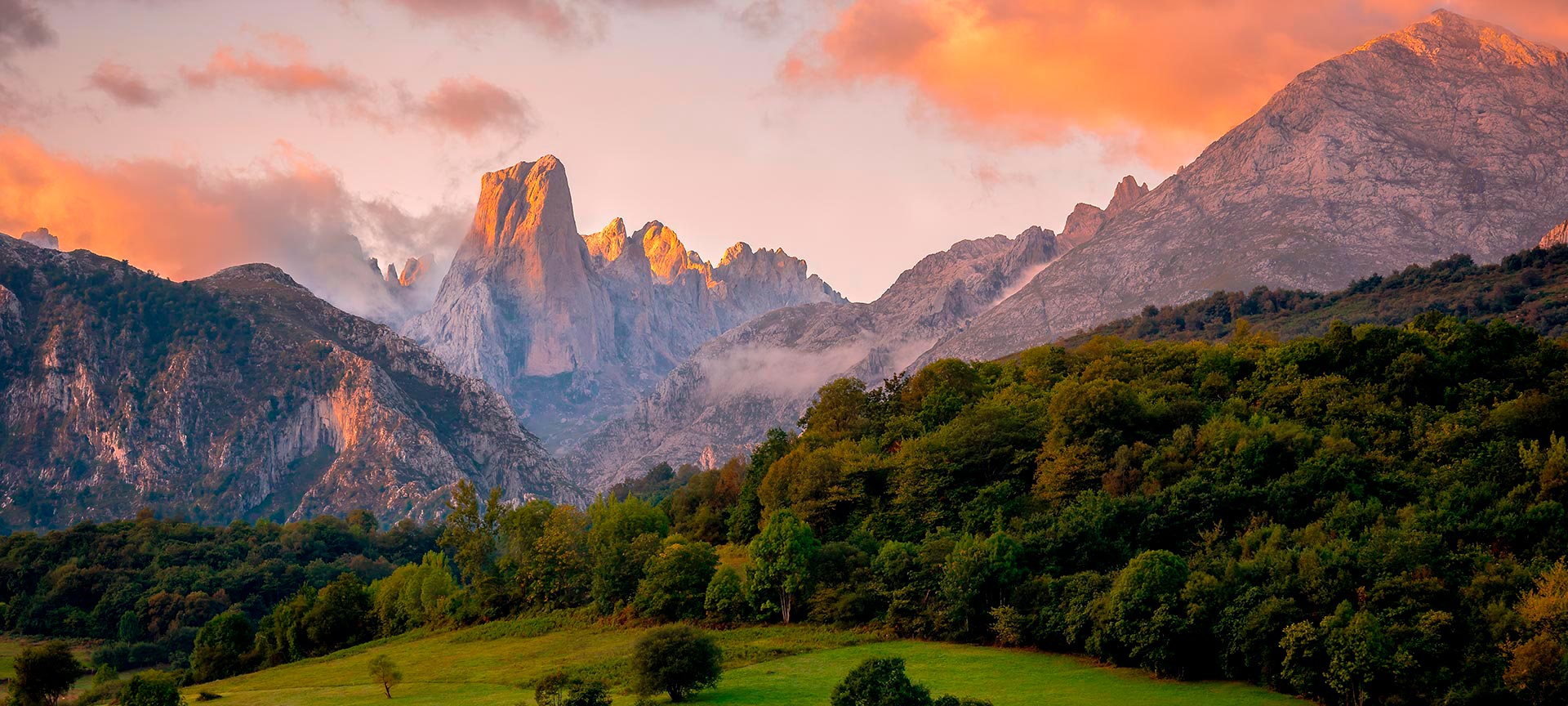Naranjo de Bulmes. Picos de Europa National Park, Asturias Naranjo de Bulmes. Picos de Europa National Park, Asturias