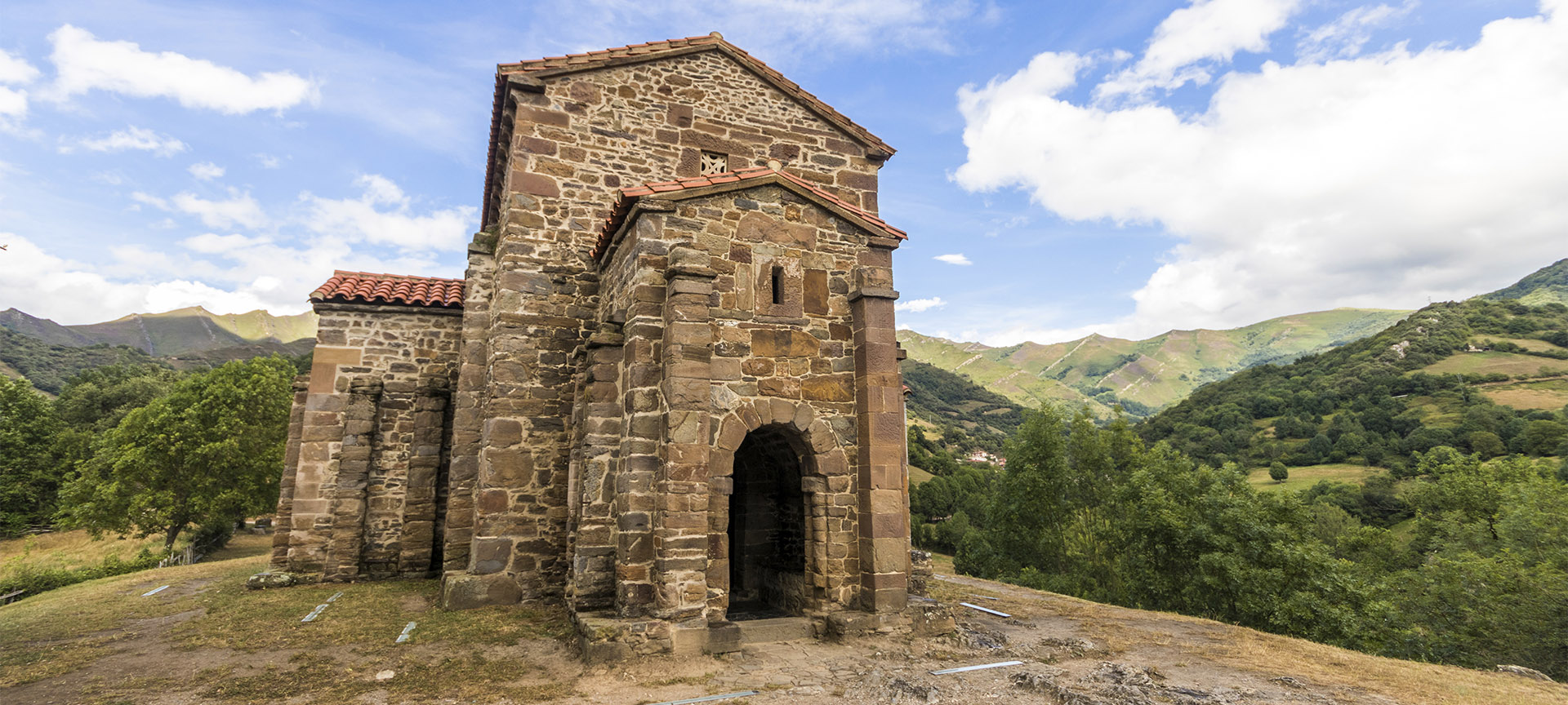 Kirche Santa Cristina de Lena in Pola de Lena (Asturien) Kirche Santa Cristina de Lena in Pola de Lena (Asturien)