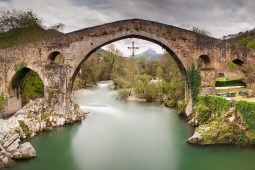 Ponte Romana sobre o rio Sella. Cangas de Onís