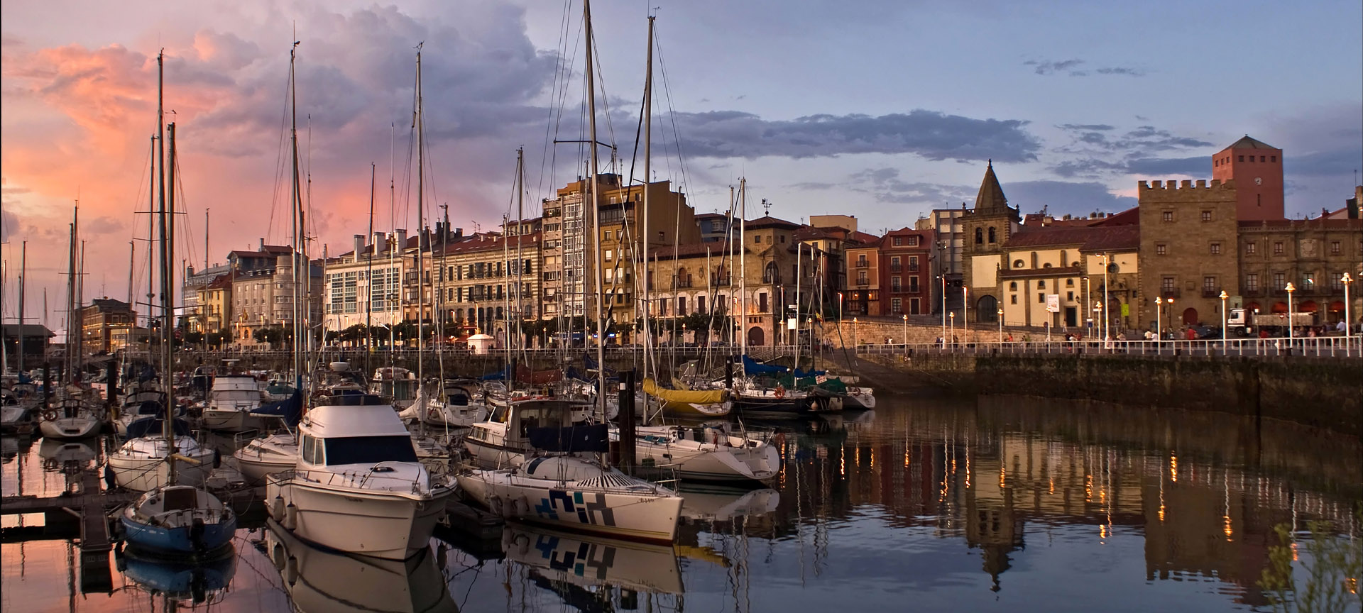 Port w Gijón (Asturia) Port w Gijón (Asturia)