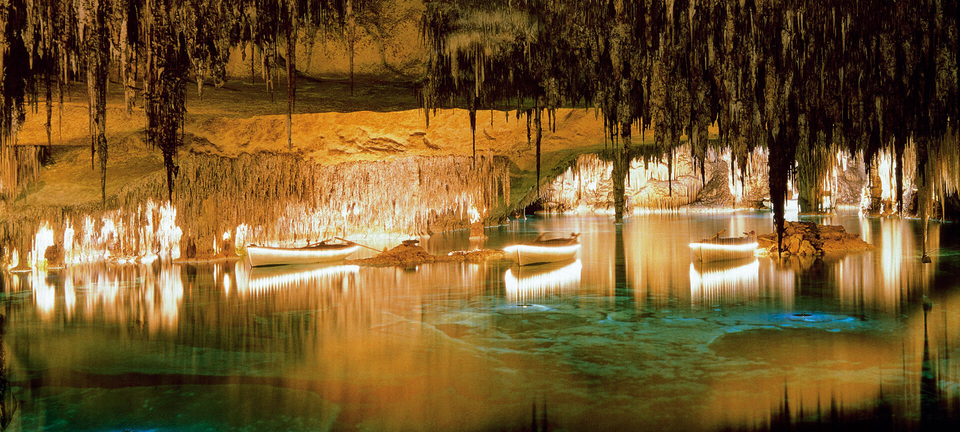 As cavernas del Drach, na ilha de Maiorca (Ilhas Baleares)
