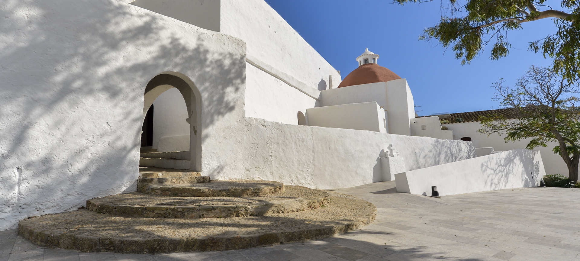 La famosa iglesia del municipio de Santa Eulália, en la isla de Ibiza (Islas Baleares)