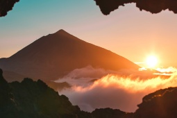テネリフェ島テイデ山に沈む夕日