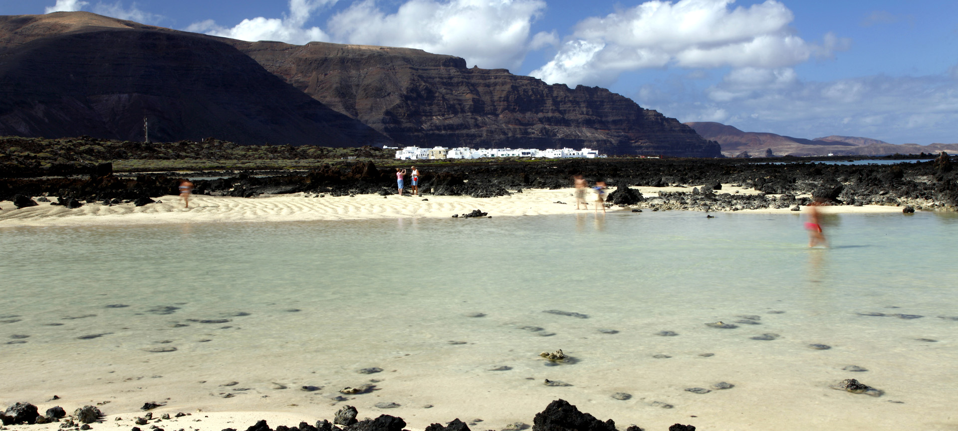 Plaża Órzola w Haría (Lanzarote, Wyspy Kanaryjskie)