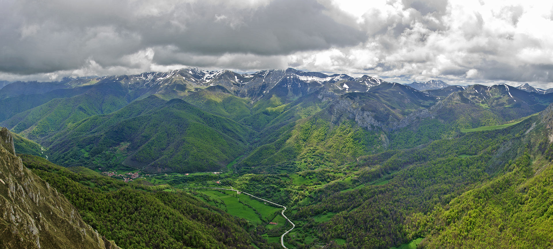 View from the Cable natural viewing point. Fuente Dé. Cantabria