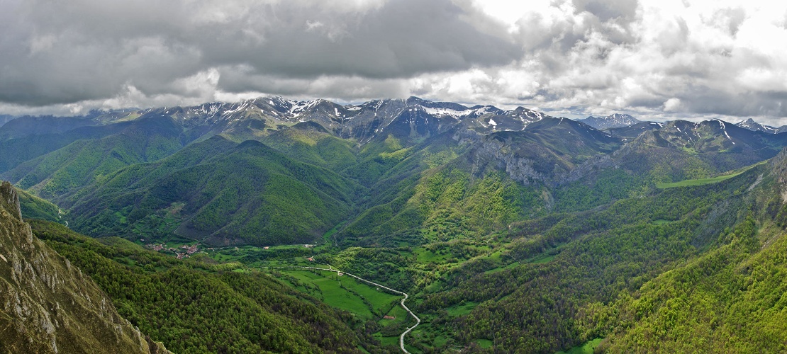 View from the Cable natural viewing point. Fuente Dé. Cantabria View from the Cable natural viewing point. Fuente Dé. Cantabria