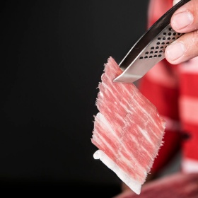 Découpe d'un jambon ibérique de Guijuelo
