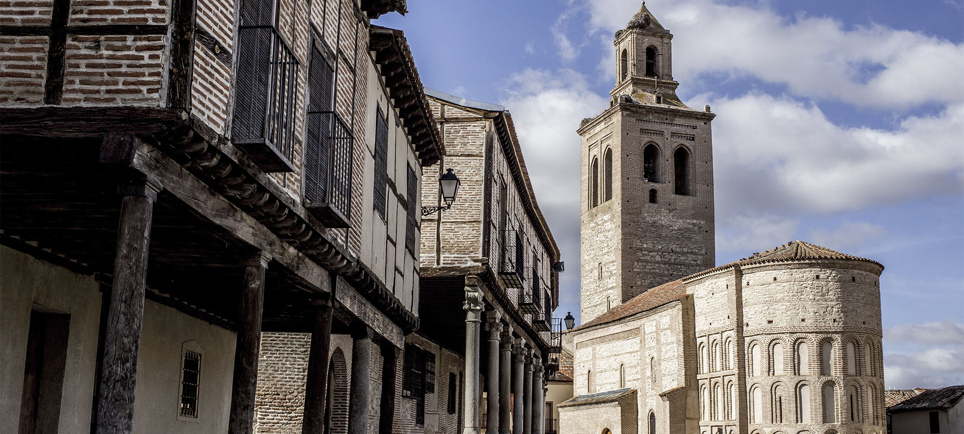 Plaza Mayor et église Santa María à Arévalo (province d’Ávila, Castille-León)