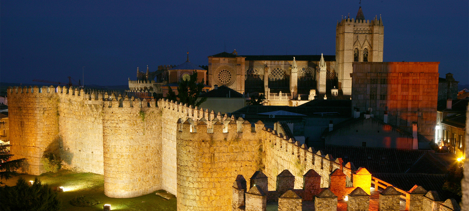 General view of Avila (Castilla y León) and its walls