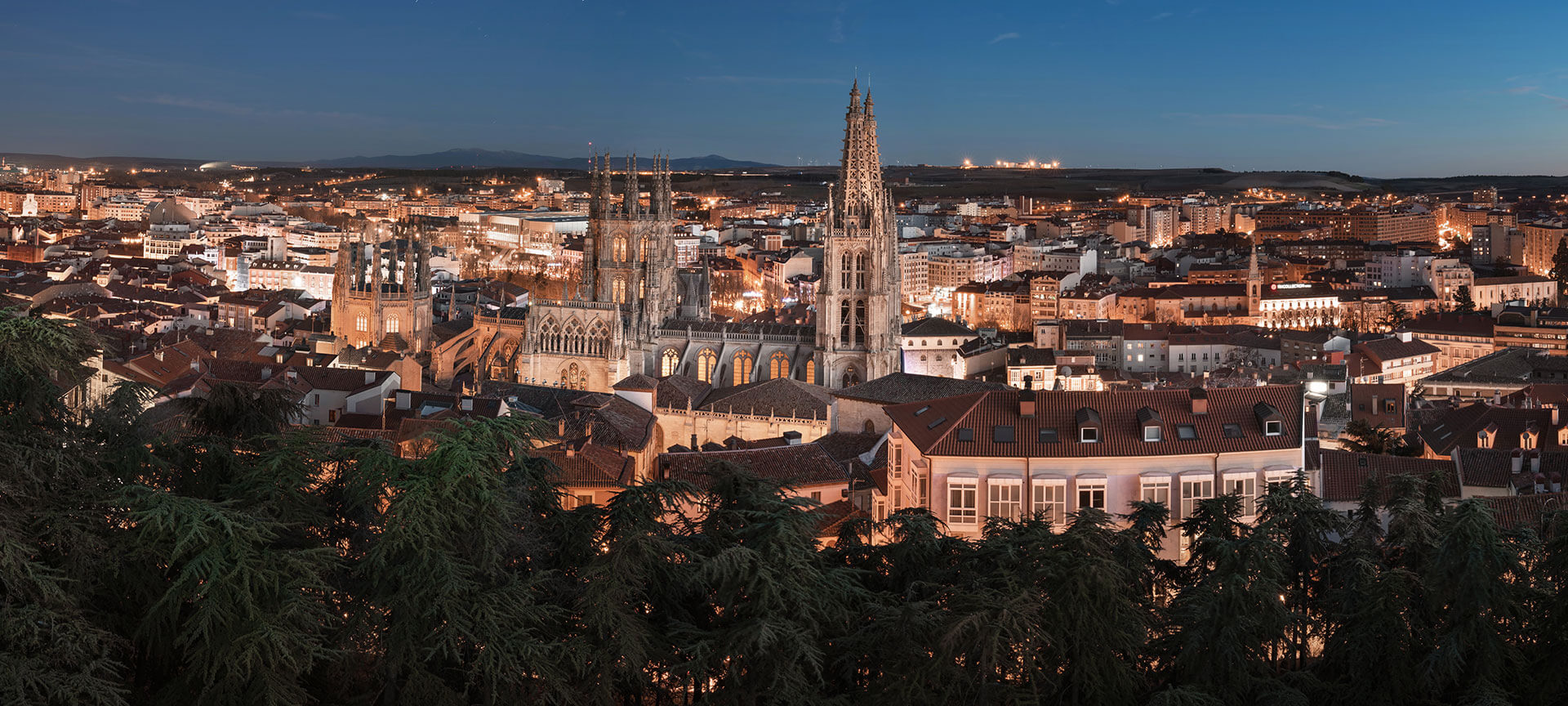 Vue de Burgos avec la cathédrale au premier plan Vue de Burgos avec la cathédrale au premier plan