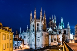 Vue nocturne de la cathédrale de Burgos, Castille-León