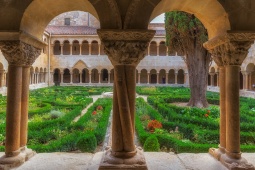 Vista del claustro del Monasterio de Santo Domingo de Silos, Castilla y León