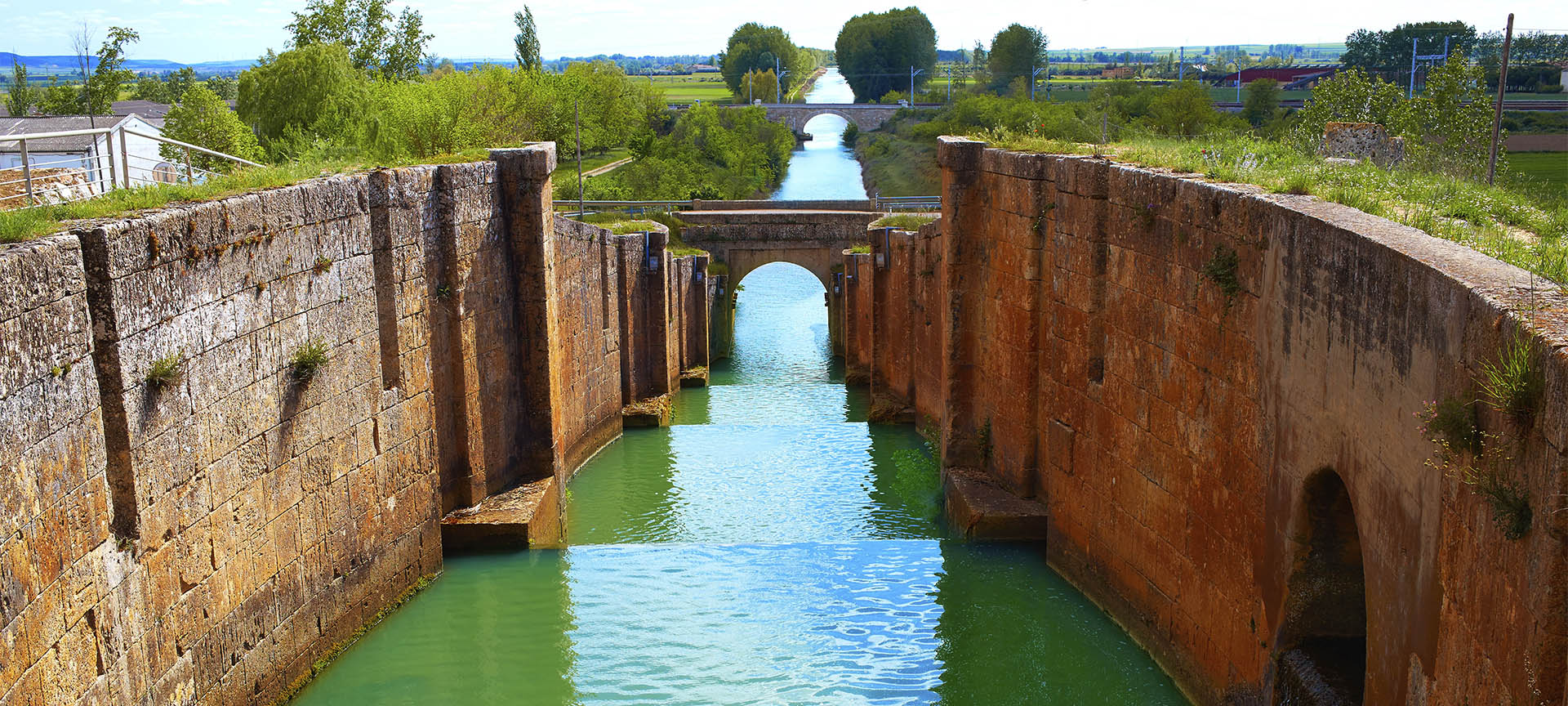 Castilla Canal on its course through Frómista (Palencia, Castilla y León) Castilla Canal on its course through Frómista (Palencia, Castilla y León)