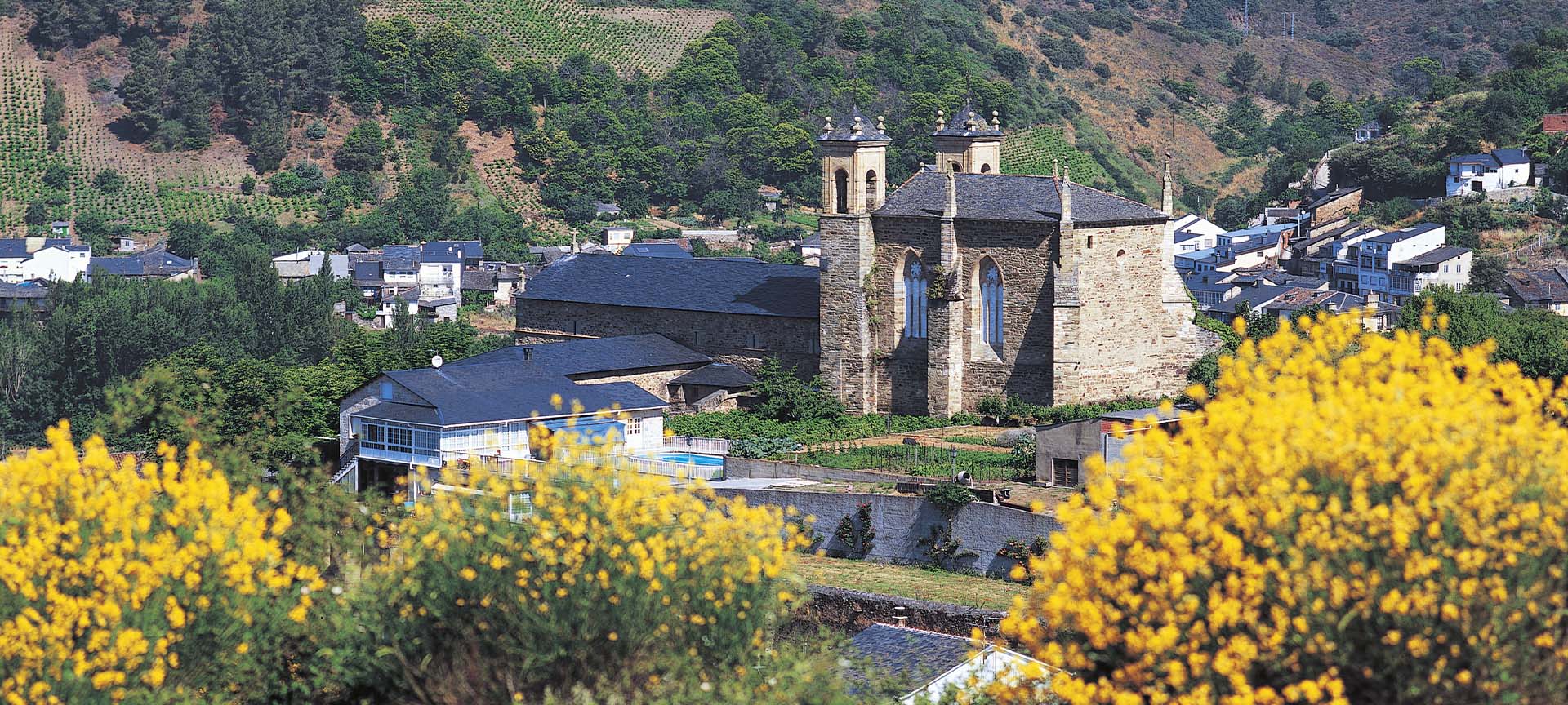 Couvent San Francisco de Asís à Villafranca del Bierzo province de León, Castille-León) Couvent San Francisco de Asís à Villafranca del Bierzo province de León, Castille-León)