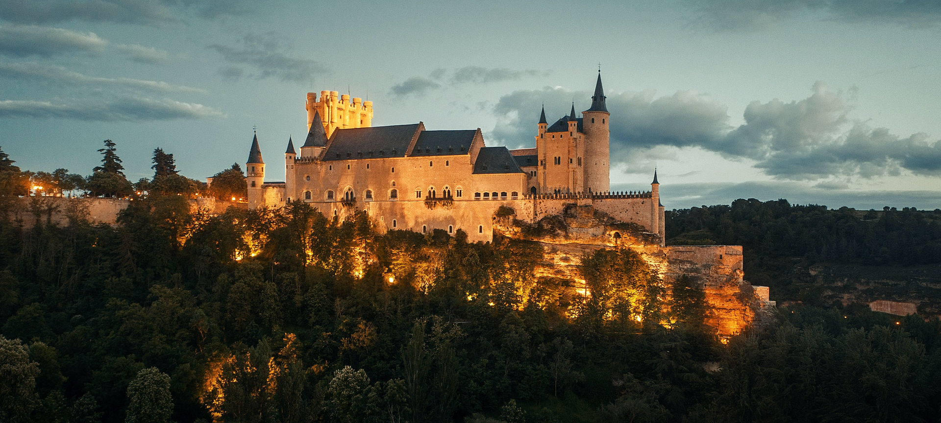 Blick auf den Alcázar von Segovia, Kastilien-León Blick auf den Alcázar von Segovia, Kastilien-León