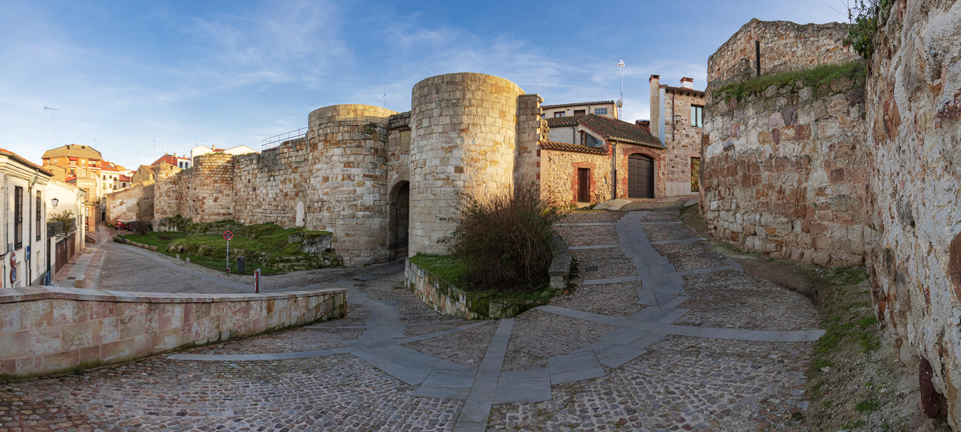 Doña Urraca gateway