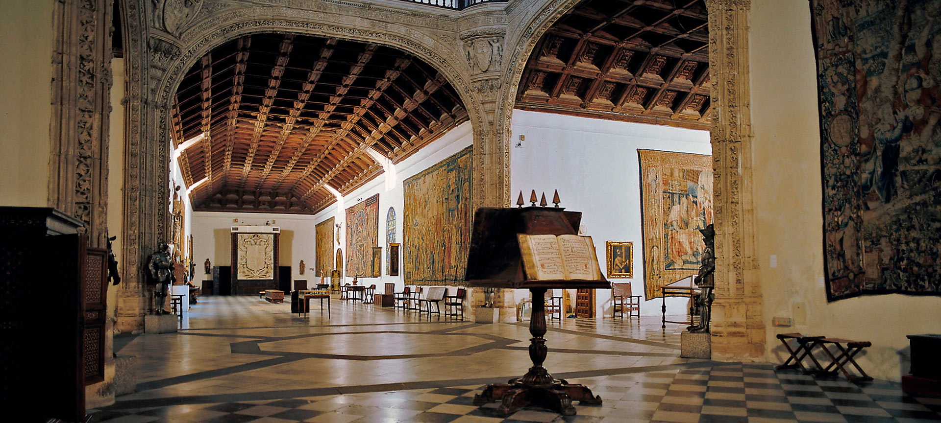 Salle du musée de Santa Cruz