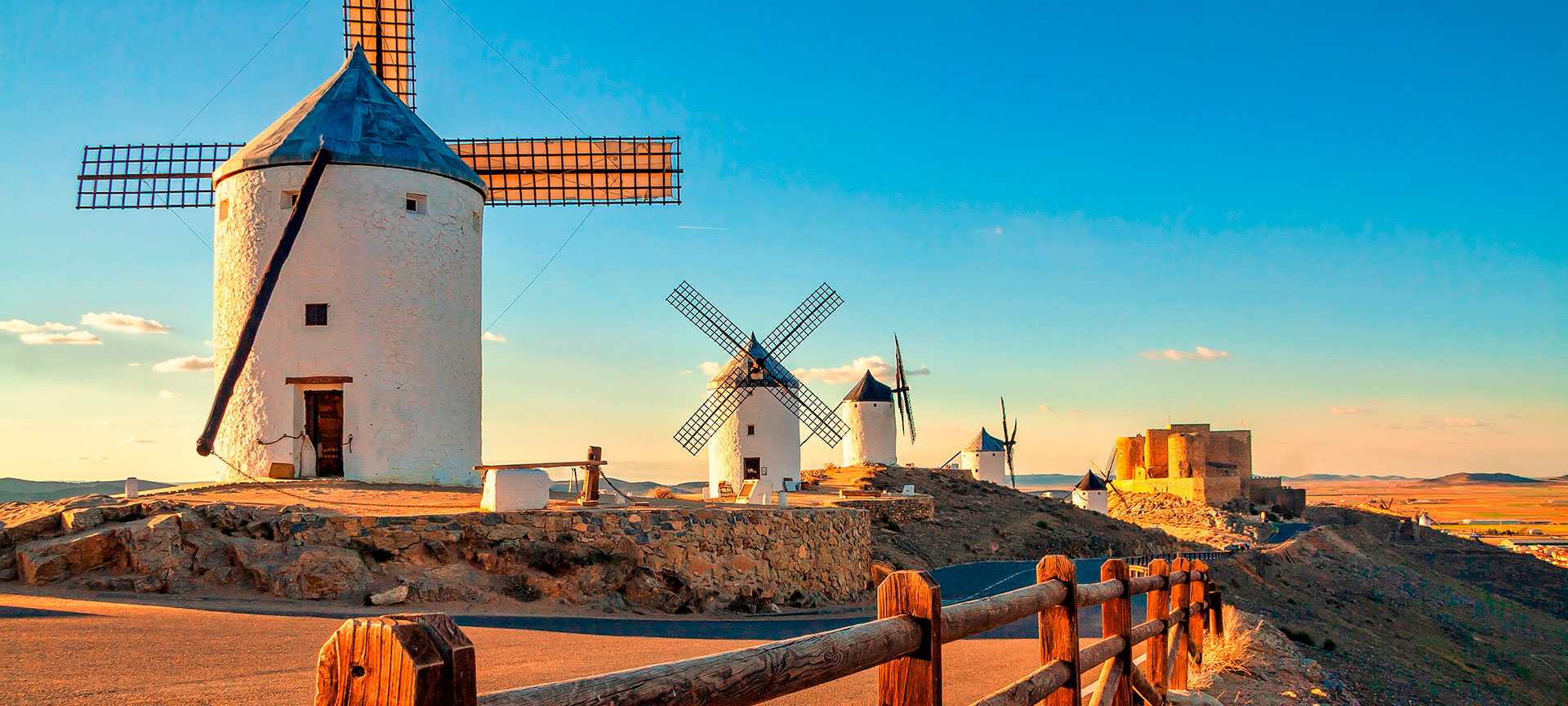 Windmills in Consuegra, Toledo Windmills in Consuegra, Toledo