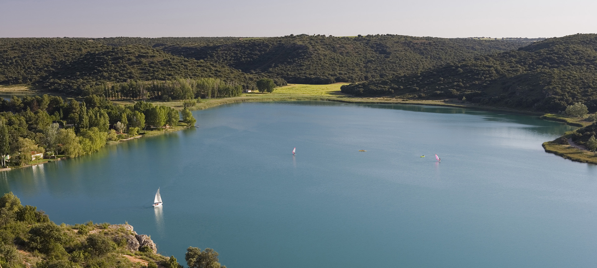 Vue panoramique des lacs de Ruidera, dans la province de Ciudad Real (Castille-La Manche)