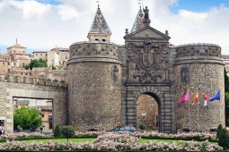 Nueva de Bisagra Gate