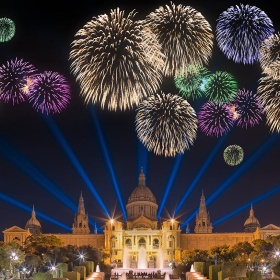 Spettacolo di fuochi d'artificio alla fontana magica di Barcellona