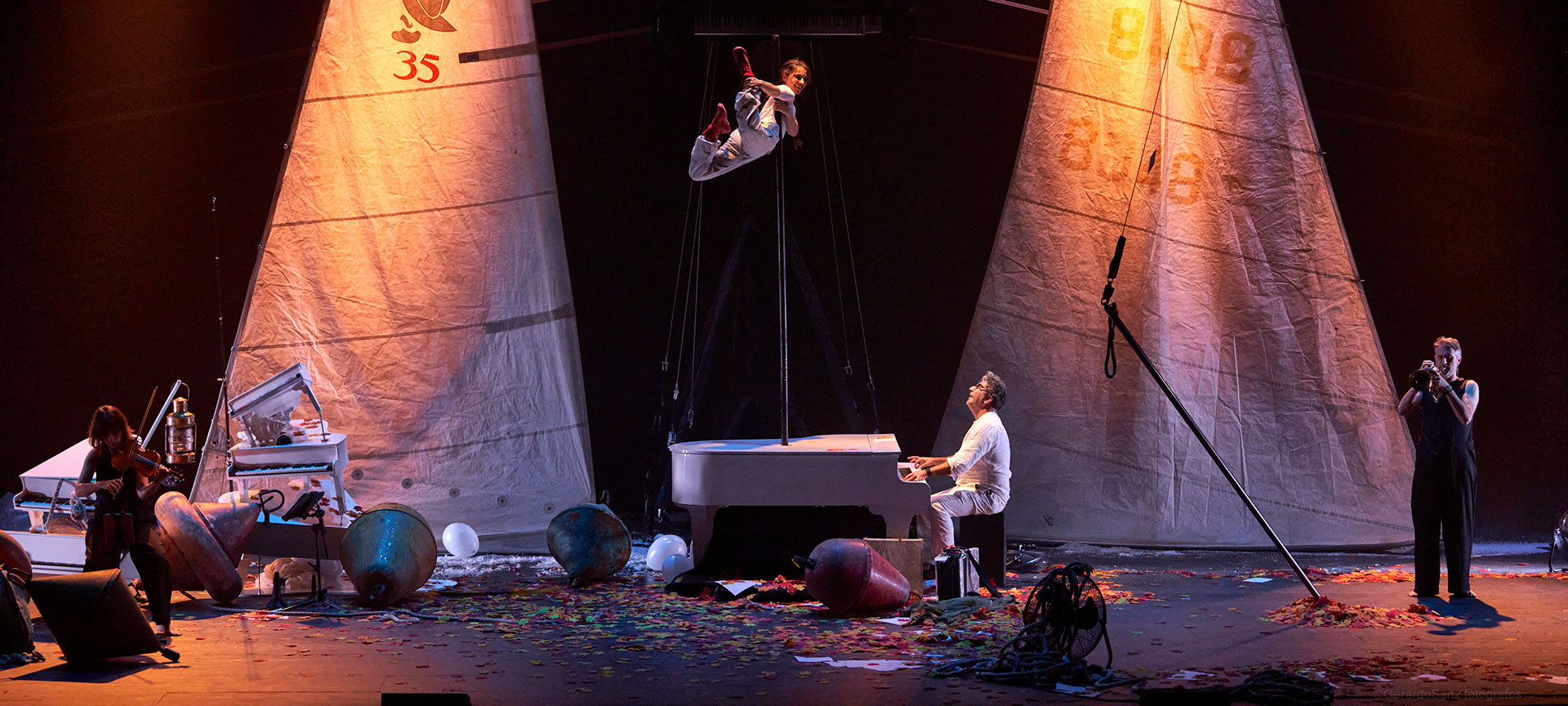 Die Show »Volare«. Temporada Alta. Internationales Festival der Bühnenkunst