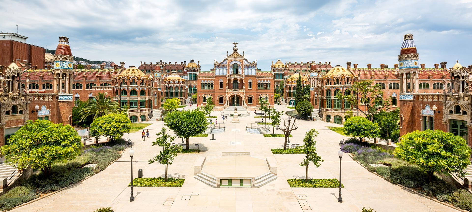 Gesamtansicht der Jugendstilanlage Sant Pau, Barcelona