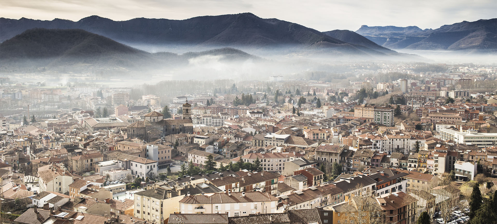 Widok panoramiczny Olot w Gironie (Katalonia)