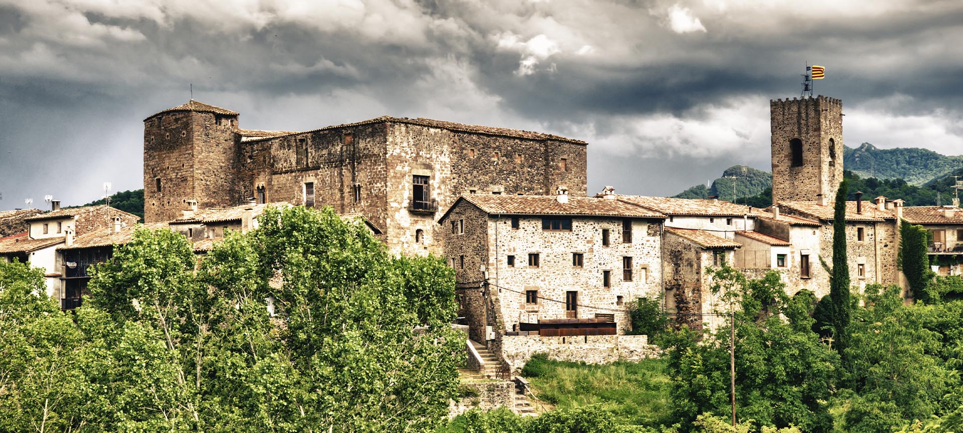 Panoramica di Santa Pau, a Girona (Catalogna)