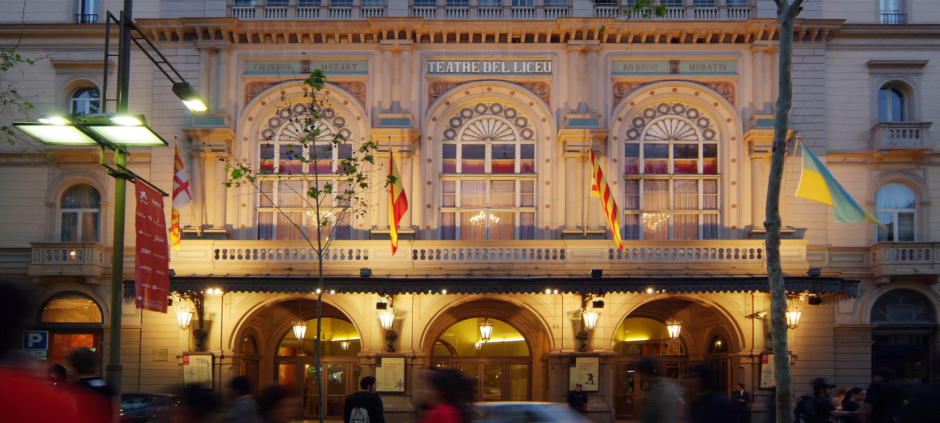 Extérieur du grand théâtre du Liceu de Barcelone, connu comme El Liceu. Extérieur du grand théâtre du Liceu de Barcelone, connu comme El Liceu.
