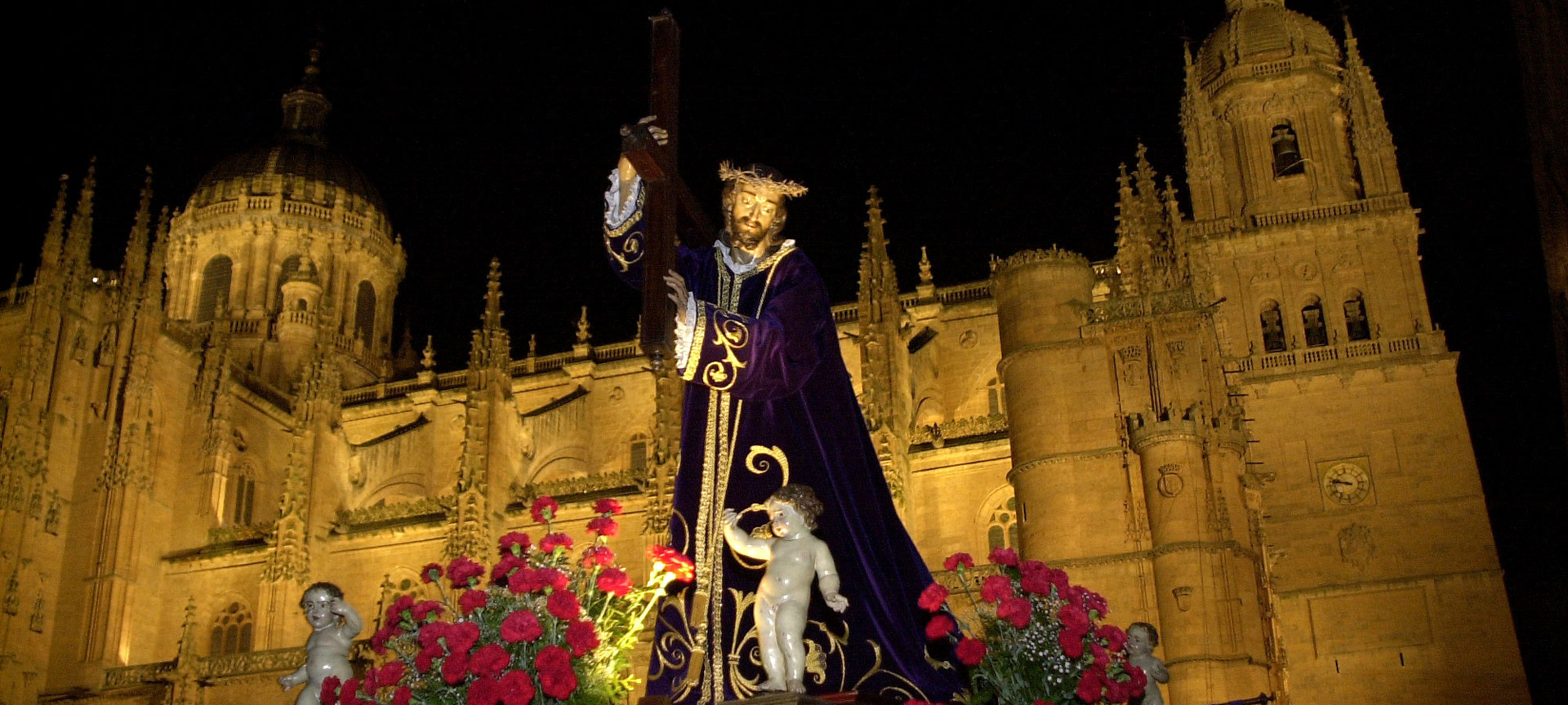 Float in a nocturnal procession through the streets of Salamanca