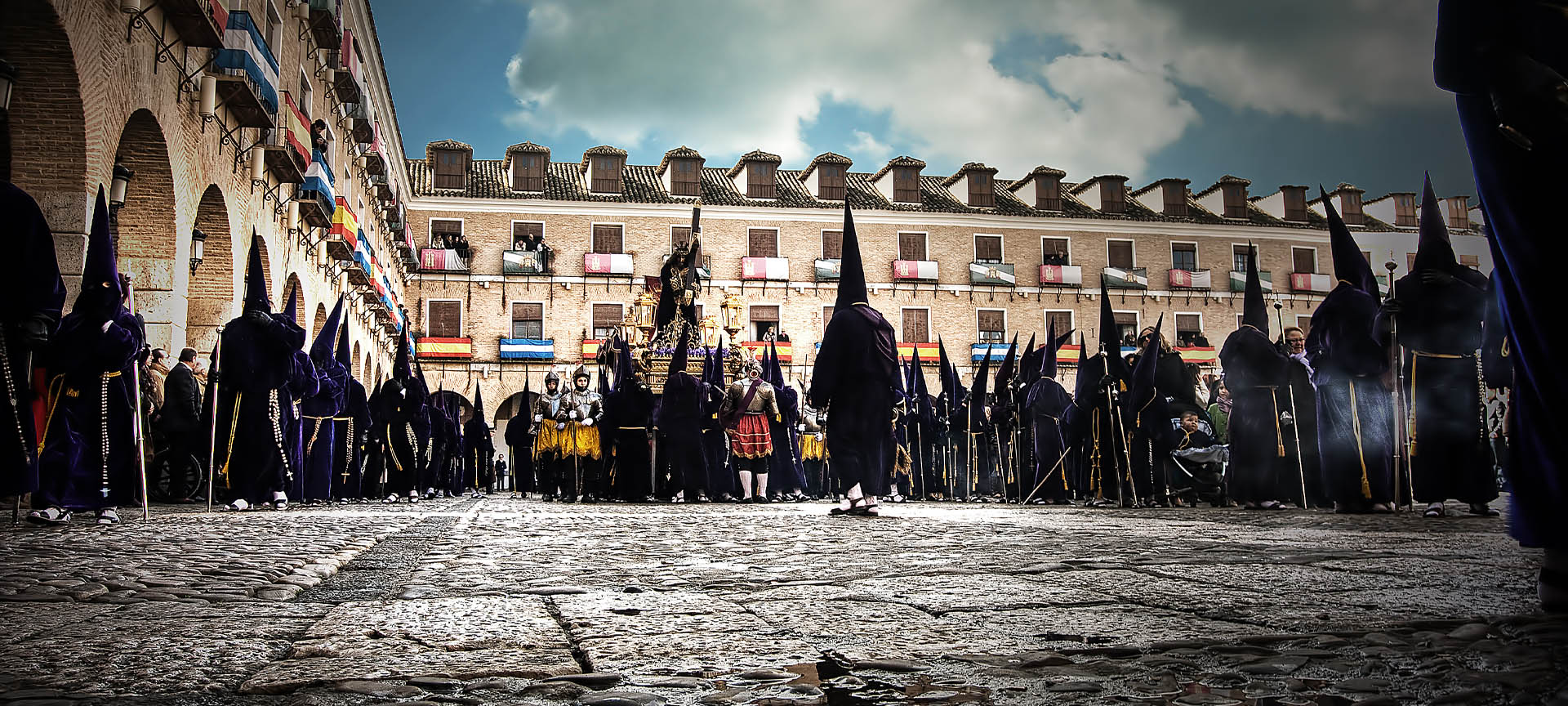 Procession de la confrérie Nuestro Padre Jesús Nazareno lors de la semaine sainte d’Ocaña